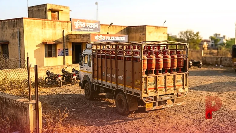18 हजार रुपये की बकाया रकम के लिए 21 लाख का ट्रक और सिलेंडर लेकर फरार हुआ ड्राइवर, पुलिस ने किया भंडाफोड़