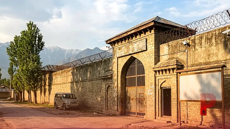 श्रीनगर सेंट्रल जेल से पॉक्सो के 2 अपराधी फरार, पुलिस ने जारी किया लुकआउट नोटिस, इनाम का ऐलान