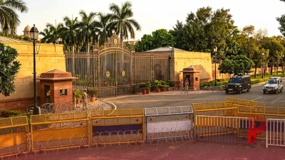 राहुल गांधी, प्रियंका और अखिलेश यादव पुलिस हिरासत में, पीएम आवास के बाहर किया था प्रदर्शन