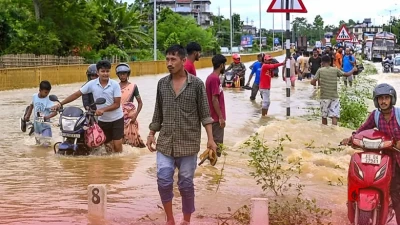 असम में बाढ़ का कहर जारी: 15 जिलों में 3.63 लाख लोग प्रभावित, अब तक 5 की मौत
