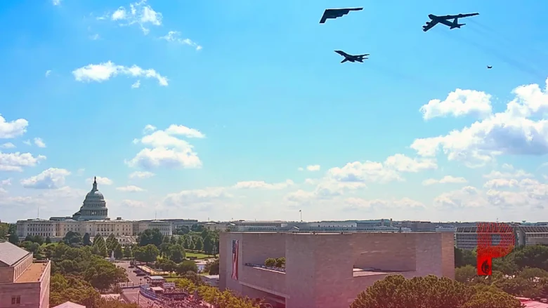 अमेरिका के आसमान में गरजे महाविनाशक B-2 और F-35 विमान, थर्रा उठी जमीन तो कारों में बजने लगे अलार्म