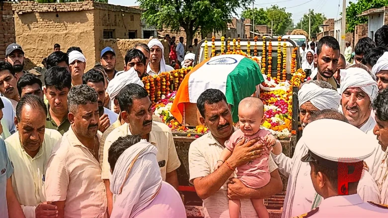 जन्मदिन के दिन ही अंतिम विदाई, तिरंगे में लिपटे पिता को देख बिलखती रही 18 महीने की मासूम बेटी