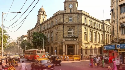 ईरान की आर्थिक कमर तोड़ने के लिए अमेरिका का नया दांव, डॉलर सिस्टम से बाहर होगा मददगार