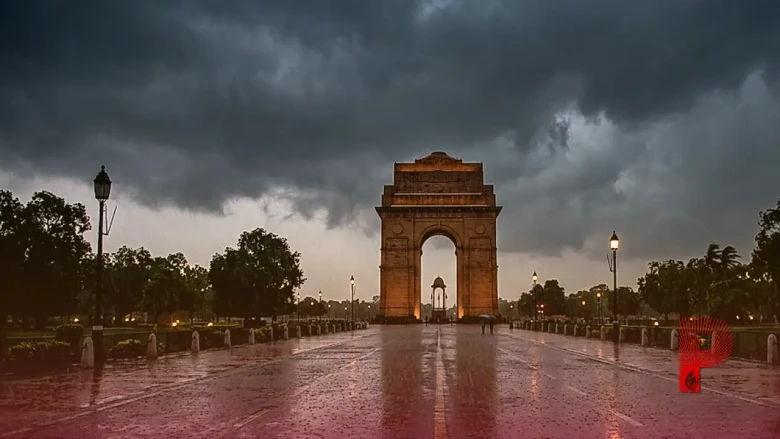 दिल्ली में बारिश और घने बादलों से दिन में पसरा अंधेरा, 4 राज्यों में अलर्ट के बीच हिमाचल में 29 अगस्त तक राहत नहीं