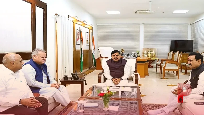 दतिया उपचुनाव में नरोत्तम मिश्रा का टिकट कटने से भाजपा में भारी घमासान, क्या रूठे नेता को मना पाएगी पार्टी?