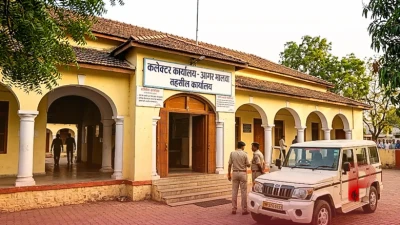 आगर मालवा में लोकायुक्त का बड़ा एक्शन, 50 हजार रुपये की रिश्वत लेते बाबू रंगे हाथों गिरफ्तार