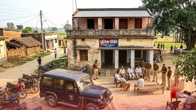 बेगूसराय पुलिस पर कुख्यात बदमाशों की कमर में जबरन पिस्तौल डालने का आरोप, जांच के लिए गांव पहुंचे DIG शैलेश कुमार सिन्हा