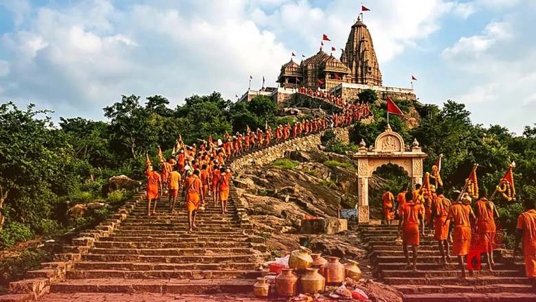 कोडरमा में गूंजा हर-हर महादेव: 12 किमी लंबी कांवड़ यात्रा और 777 सीढ़ियां चढ़कर भक्तों ने किया जलाभिषेक