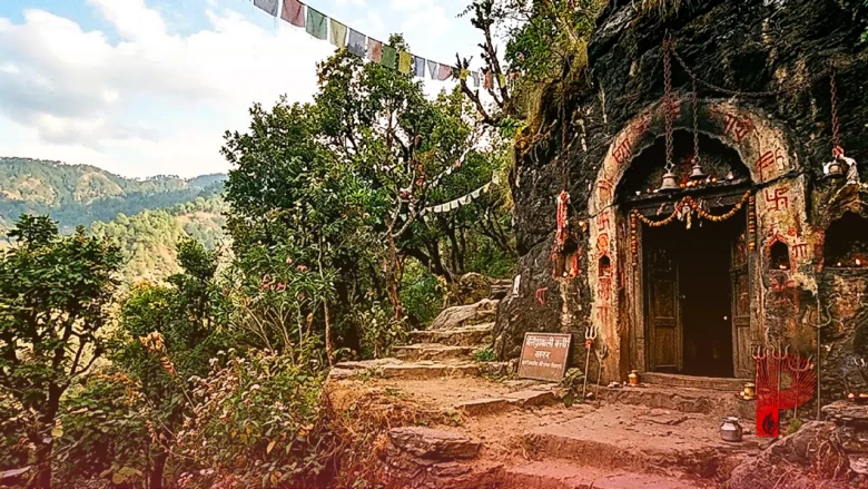 बागेश्वर का रहस्यमयी भद्रकाली मंदिर: 24 घंटे की तपस्या से बदलती है किस्मत, गुफा को लेकर फैली है अनोखी धारणा