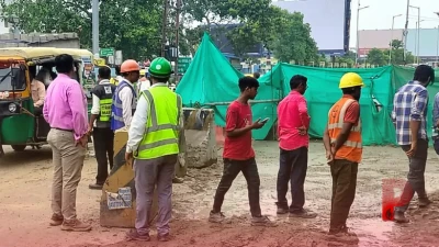 पटना में राजेंद्रनगर टर्मिनल के पास अचानक धंसी मुख्य सड़क, मची अफरातफरी, यातायात बाधित