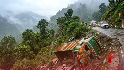 हिमाचल प्रदेश के ऊना में बड़ा हादसा: श्रद्धालुओं से भरा ट्रक खाई में पलटा, 50 से अधिक लोग घायल
