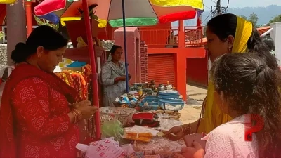 बागेश्वर के बागनाथ मंदिर के पास 40 साल से दुकान चला रहीं दो महिलाएं बनीं आत्मनिर्भरता की अनूठी मिसाल