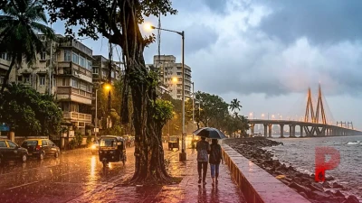 मुंबई की बारिश में रोमांस करते दिखे विक्की कौशल और कटरीना कैफ, फैंस बोले- यह है असली प्यार
