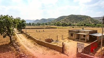 खान फार्म विवाद: प्रियंका गांधी की ननद सायरा वाड्रा के समर्थन में उतरे कांग्रेसी, जानिए क्या है 4 एकड़ जमीन का पूरा मामला