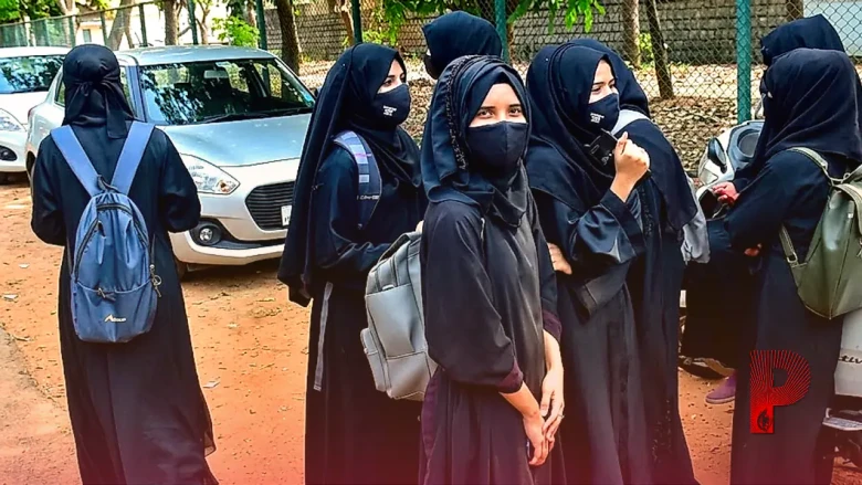 हिजाब विवाद पर रामदास आठवले की नसीहत, कहा- राम मंदिर फैसले की तरह अदालत के आदेश को मानें