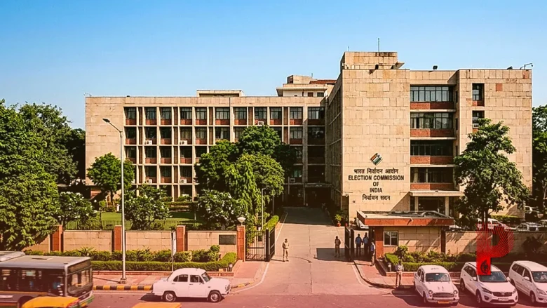 तृणमूल कांग्रेस पर वर्चस्व की जंग पहुंची चुनाव आयोग, ममता बनर्जी और ऋतब्रत गुट को मिला जवाब देने का मौका