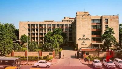 तृणमूल कांग्रेस पर वर्चस्व की जंग पहुंची चुनाव आयोग, ममता बनर्जी और ऋतब्रत गुट को मिला जवाब देने का मौका