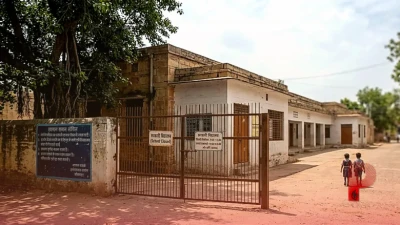 स्कूलों की छुट्टियों और समय में बड़ा बदलाव: यूपी, महाराष्ट्र, कश्मीर और बंगाल में प्रशासन के कड़े फैसले, जानें अपने राज्य का हाल