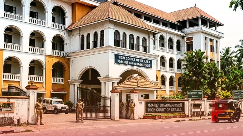 महाकुंभ गर्ल मोनालिसा भोसले और उनके पति को जान का खतरा, केरल हाई कोर्ट ने पुलिस को सुरक्षा देने का दिया निर्देश