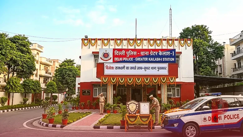 दिल्ली पुलिस परेड: ग्रेटर कैलाश-I बना राजधानी का सबसे साफ-सुथरा थाना, उपराज्यपाल तरणजीत सिंह संधू ने दिया स्वच्छता पुरस्कार