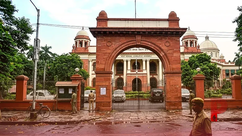 पश्चिम बंगाल की राजनीति में खलबली: टीएमसी से बागी हुए 20 सांसदों को स्पीकर का नोटिस, दिलीप घोष ने उठाए सवाल