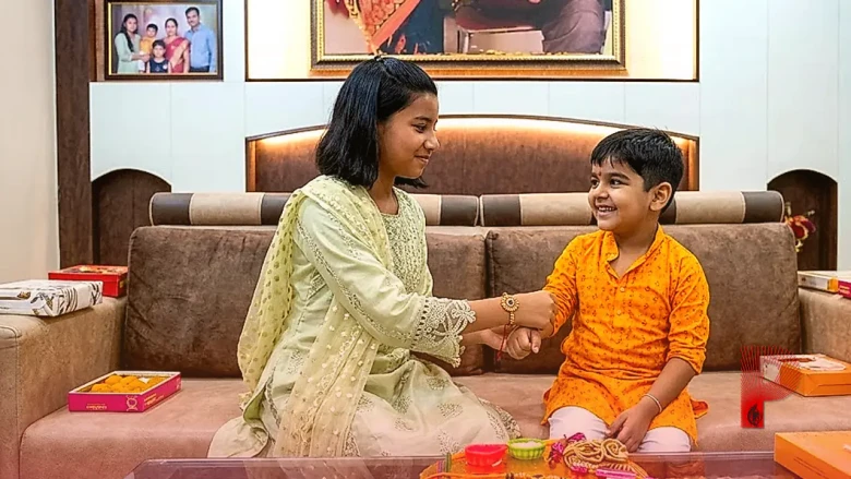 सांप्रदायिक सौहार्द की अनूठी मिसाल: गाजियाबाद में 12 साल की मुस्लिम बहन अनिका पिछले 7 वर्षों से हिंदू भाई दिविक को बांध रही हैं राखी
