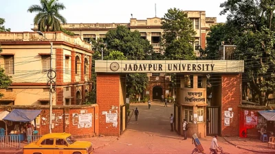जादवपुर यूनिवर्सिटी में आजादी के नारों पर भड़के सुवेंदु अधिकारी, कहा- क्या गांजा फूंकने की आजादी मांग रहे हो?