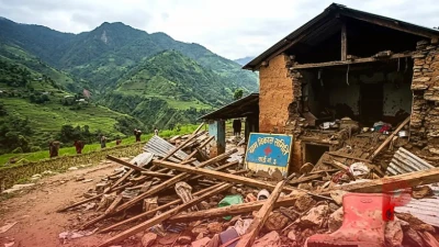 नेपाल में बाढ़ का कहर: मलबे में तीन दिन दबी रही 6 साल की मासूम, मौत को मात देकर बची जान