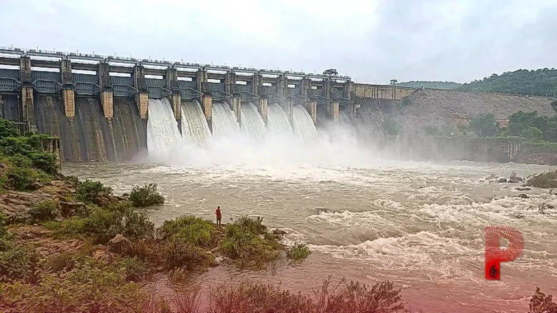 शहडोल: बाणसागर बांध के 6 गेट खुलने से सुखाड़ नदी में मचा हाहाकार, टापू पर फंसे 6 लोग