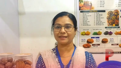 रांची की रेशमा का कमाल: मकई और रागी के बिस्कुट-लड्डू से बदली तकदीर, घर बैठे संभाल रही हैं कारोबार