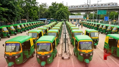 दिल्ली की महिलाओं और ट्रांसजेंडरों के लिए दिवाली का तोहफा: दुर्गा स्कीम से बदलेगी तस्वीर, मिलेंगे 1300 ई-ऑटो परमिट