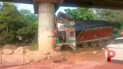 हिमाचल प्रदेश में दर्दनाक सड़क हादसा, पुल के पिलर से टकराया सरिये से लदा ट्रक, चालक की मौके पर गई जान
