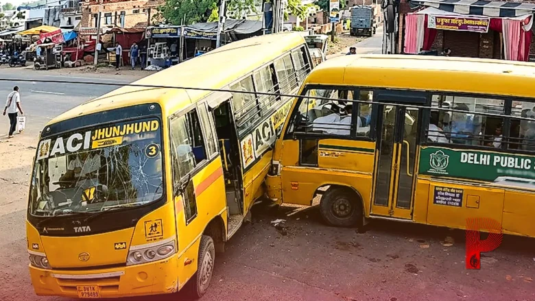 झुंझुनूं में बच्चों से भरी दो स्कूल बसों के बीच जोरदार टक्कर, सीसीटीवी कैमरे में कैद हुआ खौफनाक मंजर