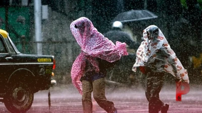 उत्तराखंड में भारी बारिश का तांडव: नैनीताल और अल्मोड़ा के लिए रेड अलर्ट, 95 सड़कें बंद