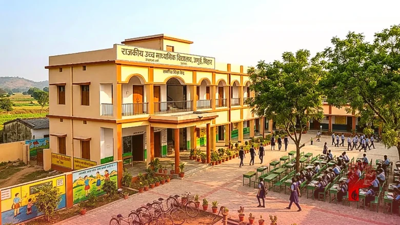 जमुई का यह अनोखा सरकारी स्कूल दे रहा है बड़े-बड़े प्राइवेट स्कूलों को मात, सुविधाएं और बच्चों की उपस्थिति देखकर रह जाएंगे हैरान