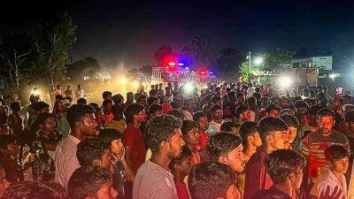मोतिहारी में भीषण सड़क हादसा, अनियंत्रित कार ने दो बाइक को रौंदा, तीन युवकों की मौके पर जान गई