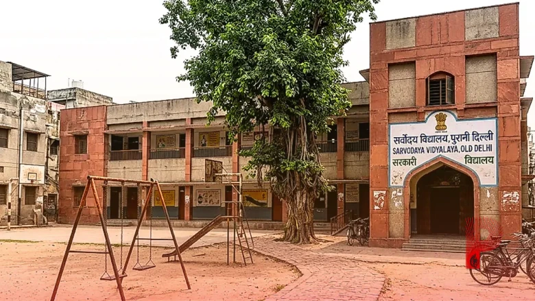 शिक्षक दिवस विशेष: दिल्ली के ये शिक्षक बदल रहे हैं छात्रों का भाग्य, शून्य से शिखर तक का सफर