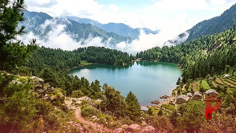 नैनीताल की भीड़भाड़ से दूर सुकून की नई तलाश: बादलों और जंगलों से घिरा हरीशताल, जहां दिल के आकार की झील जीत लेगी मन