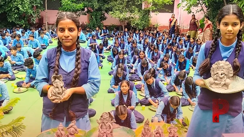 उज्जैन में बच्चों की अनूठी पहल, मिट्टी के गणेश से देंगे पर्यावरण बचाने का संदेश