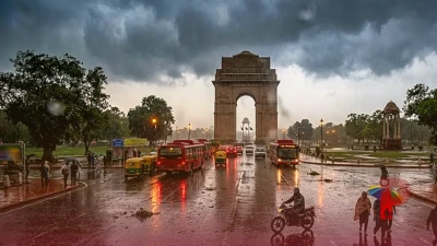 उत्तर भारत में मौसम का मिजाज बिगड़ा: दिल्ली-एनसीआर से लेकर पहाड़ों तक भारी बारिश और आंधी का अलर्ट