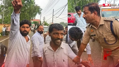 हापुड़ गोलीकांड: इलाज के दौरान दीपक की मौत के बाद भड़का गुस्सा, शव के साथ सड़क पर ग्रामीणों का भारी हंगामा