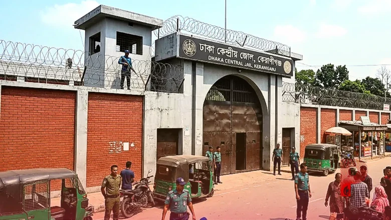 बांग्लादेश: संत चिन्मय कृष्णदास को दो और मामलों में मिली जमानत, लेकिन जेल से रिहाई में अभी बाधा बरकरार