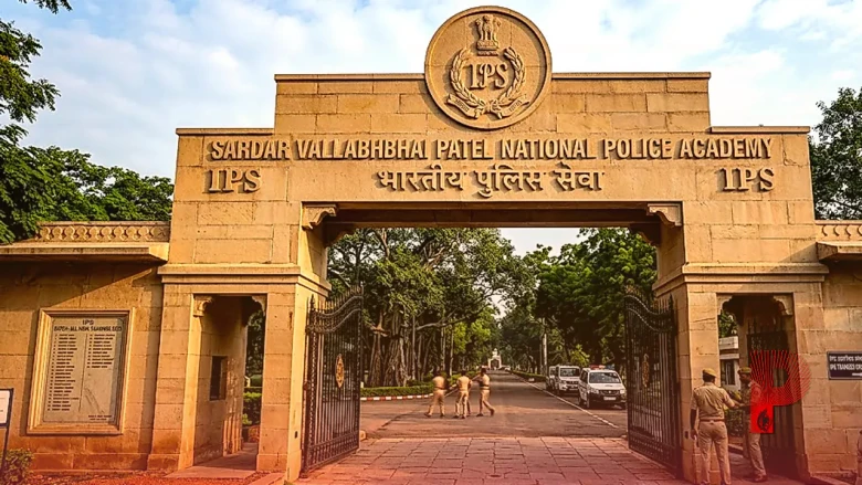 बैंक मैनेजर की नौकरी छोड़ IPS बने प्रभात कुमार, देश के टॉप अफसरों की लिस्ट में हासिल किया 18वां स्थान