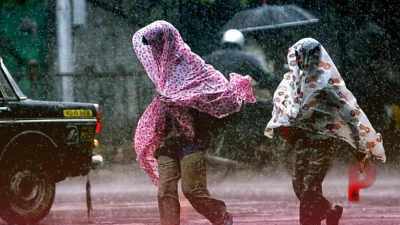 उत्तराखंड में मानसून का कहर: भारी बारिश का रेड अलर्ट, कई रास्ते बंद और जल संकट से जूझ रहे लोग
