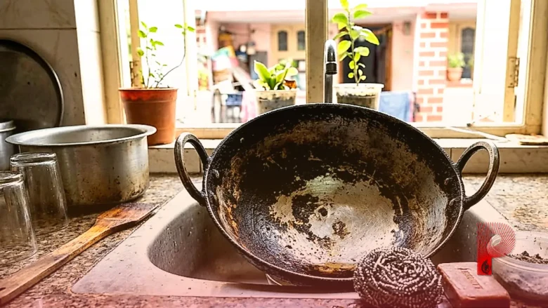 जली हुई कढ़ाई साफ करने का आसान तरीका: 5 मिनट में चमकेगा आपका बर्तन
