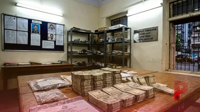 मुंबई में पकड़ा गया 10.64 लाख की नकली करेंसी का जखीरा, 500 के नोटों के जरिए फैला था जाल