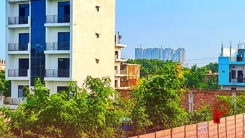 ग्रेटर नोएडा में अवैध पीजी और हॉस्टल का जाल, प्रशासन की अनदेखी से मंडरा रहा बड़े हादसे का खतरा