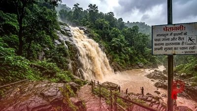 ऋषिकेश के झरनों पर जाने से पहले सावधान, मानसून में जरा सी लापरवाही और रील बनाने का शौक पड़ सकता है भारी