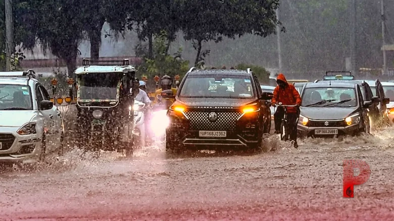 मौसम अपडेट: 20 राज्यों में आफत की बारिश का अलर्ट, 80 किलोमीटर की रफ्तार से चलेंगी आंधी