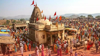 करिस बाबा का मेला: पशुओं के रक्षक देवता के दरबार में उमड़ रही हजारों श्रद्धालुओं की भीड़